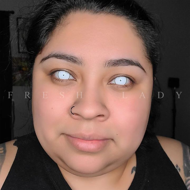 Lente de Halloween #2: Ojo en blanco con pupila diminuta · foto 4
